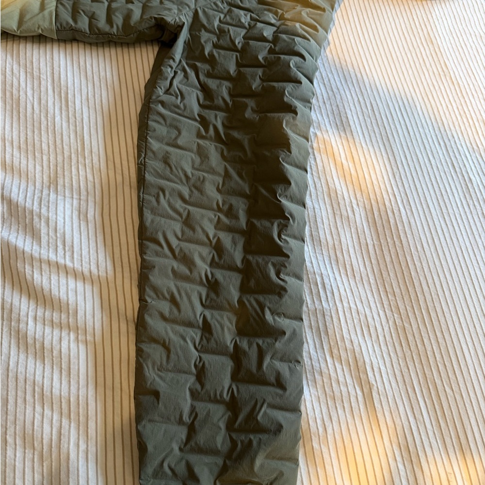 Mountain Hardwear Olive Green Puffer Jacket - Picture 4 of 8